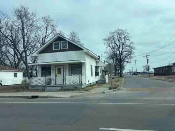 912 S Main St, Charleston, MO 63834