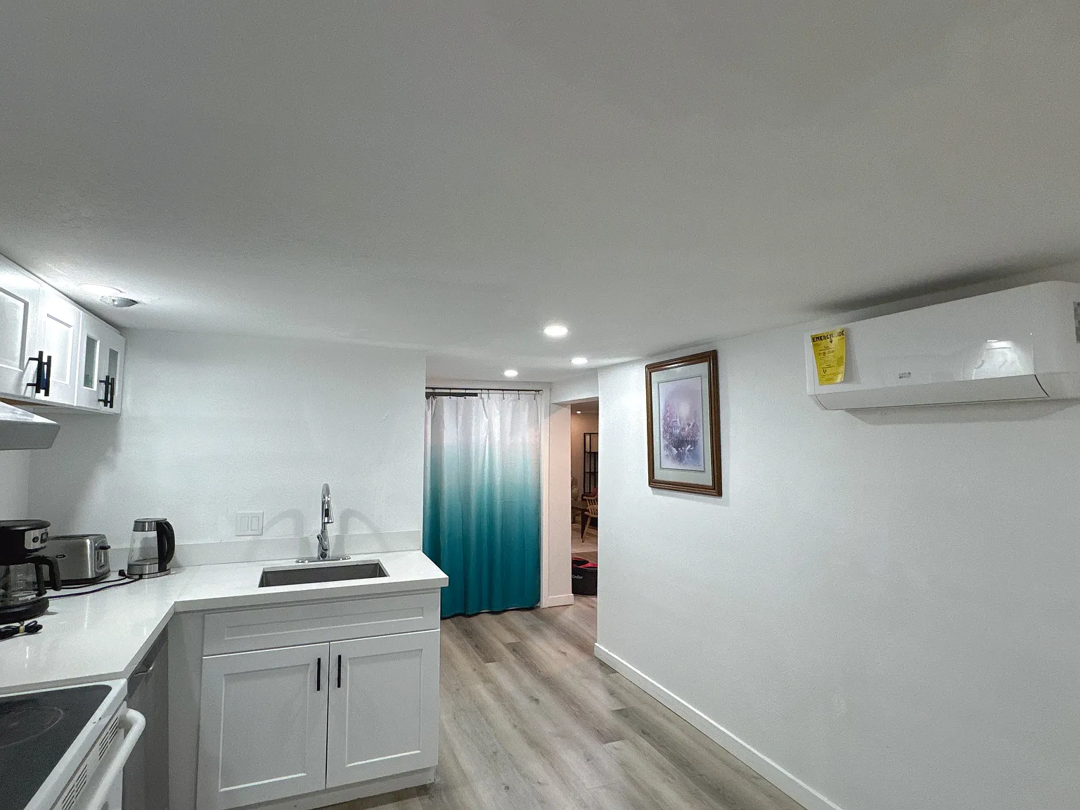 2 bed, 750 sqft, $2,300 — Photo 4