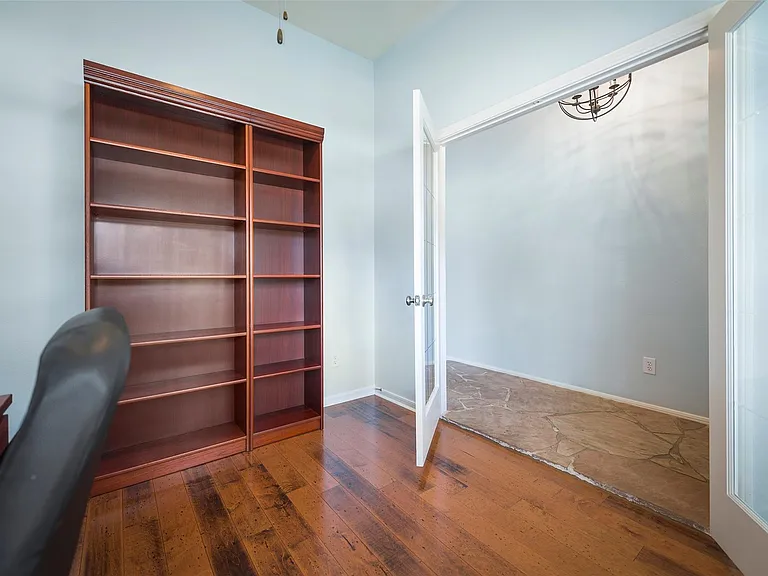 9719 Hawkins Ln — Photo 5
