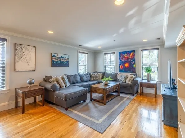 75 Main St Unit 102, Amesbury, MA 01913