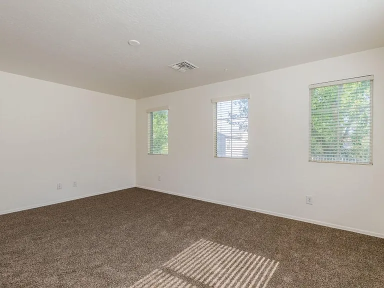 10018 W Winslow Ave — Photo 12