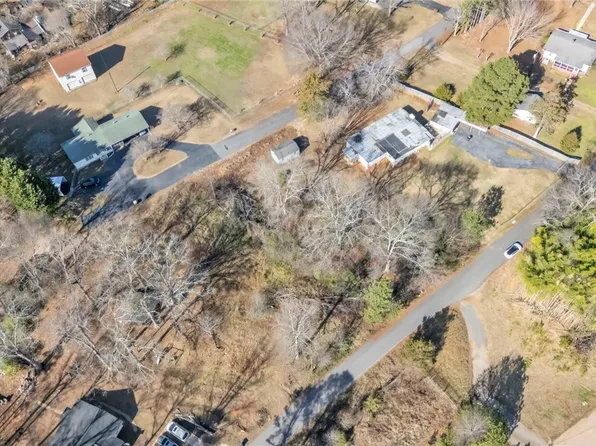 230 Maple St, Cowpens, SC 29330