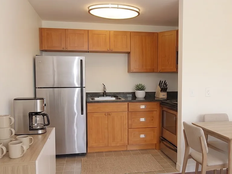 Russell/Central Park in the Heart of Ballard — Photo 29