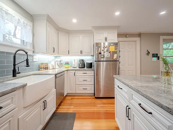 5th image of 23 N Groton St #21