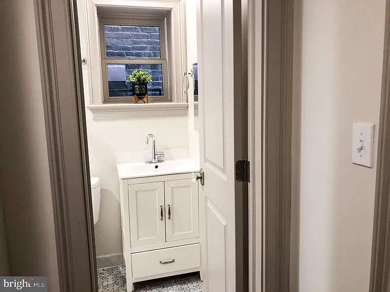 1302 E Capitol St NE #B — Photo 9