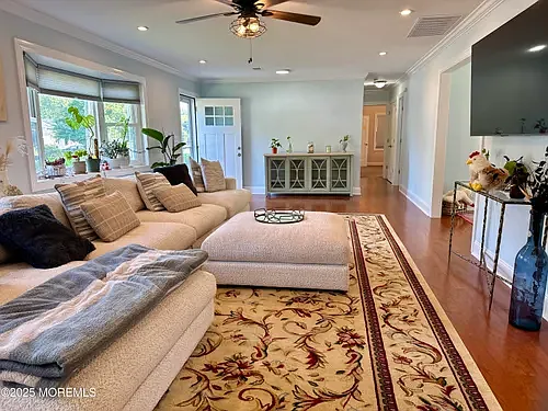 19 Spray Blvd — Photo 3