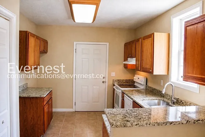 2 bed, 1.0 bath, 684 sqft, $1,595 — Photo 4