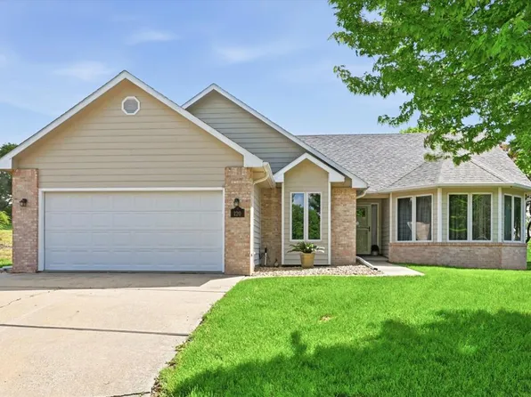120 Sleepy Hollow Dr, Shenandoah, IA 51601