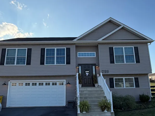 299 Hannah Ln, Bunker Hill, WV 25413