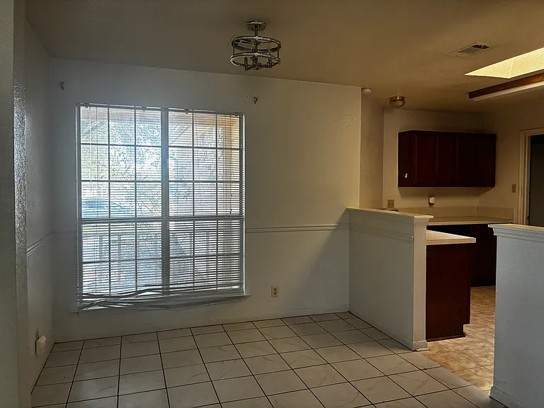 4605 High Pointe Dr — Photo 5