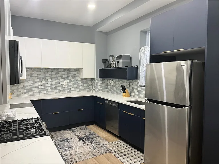 1030 Ross Ave — Photo 6