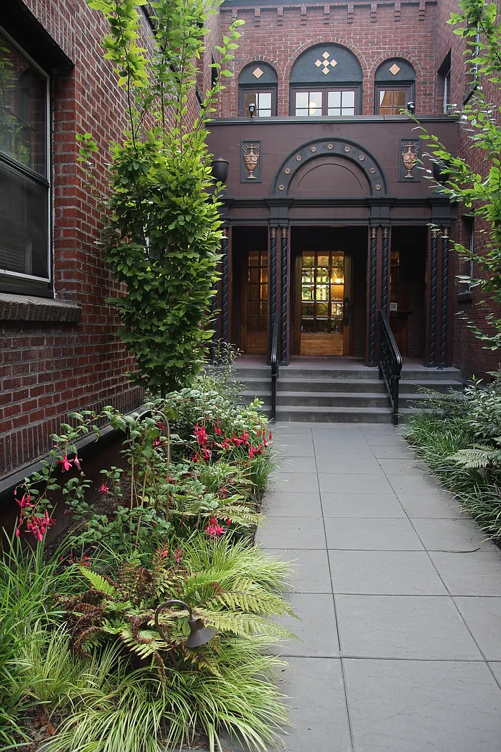 Estelle Court Apartments (McM10) — Photo 1