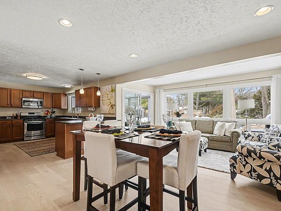 5th image of 3519 Springbrook Dr