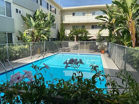 2nd image of 1525 N Hayworth Ave APT 105