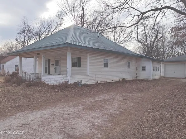 1303 Poplar St, Lamar, MO 64759