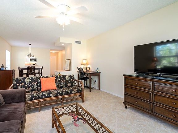 4th image of 24 Vista Gardens Trl APT 201