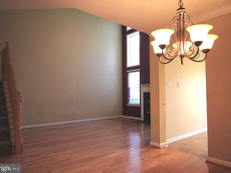 508 Ascot Ct — Photo 4