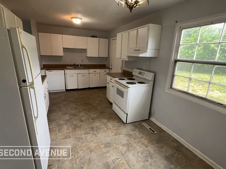 610 N Bradner Ave — Photo 6
