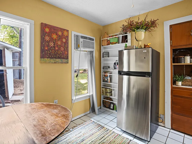 303 Morningside Dr — Photo 7