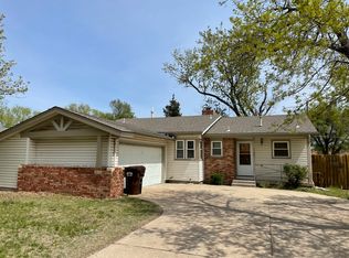 2112 N Parkwood Ln, Wichita, KS 67208