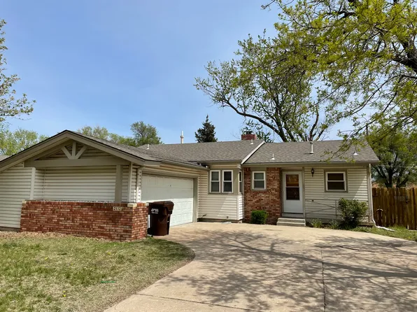2112 N Parkwood Ln, Wichita, KS 67208