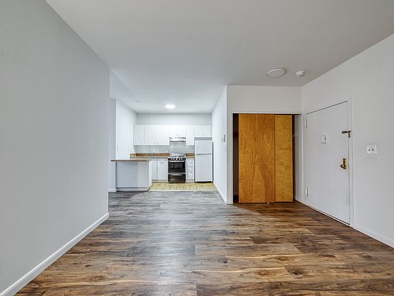 3rd image of 23-28 Steinway St #2