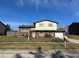 348 Ruth Cir, Bolingbrook, IL 60440