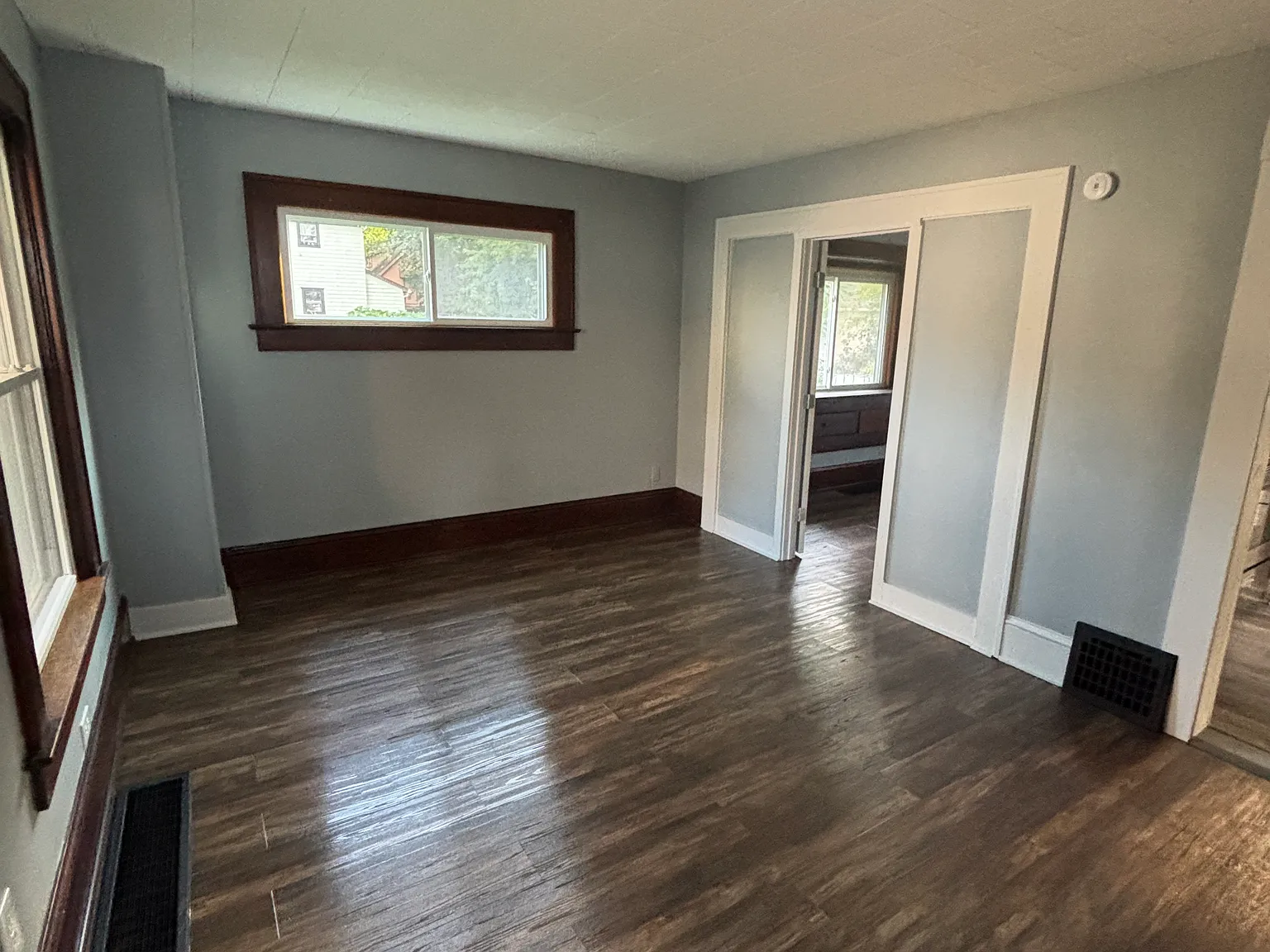 3 bed, 1.5 bath, 936 sqft, $1,250 — Photo 2