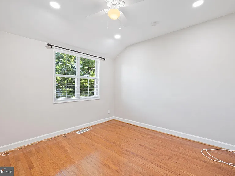 2512 N Dearing St — Photo 18