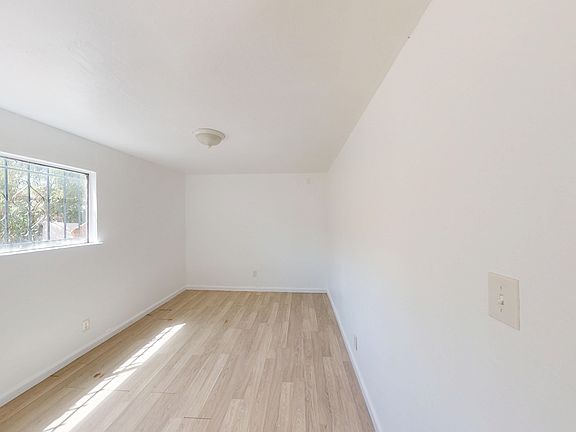 4th image of 1618 99th Ave Unit B