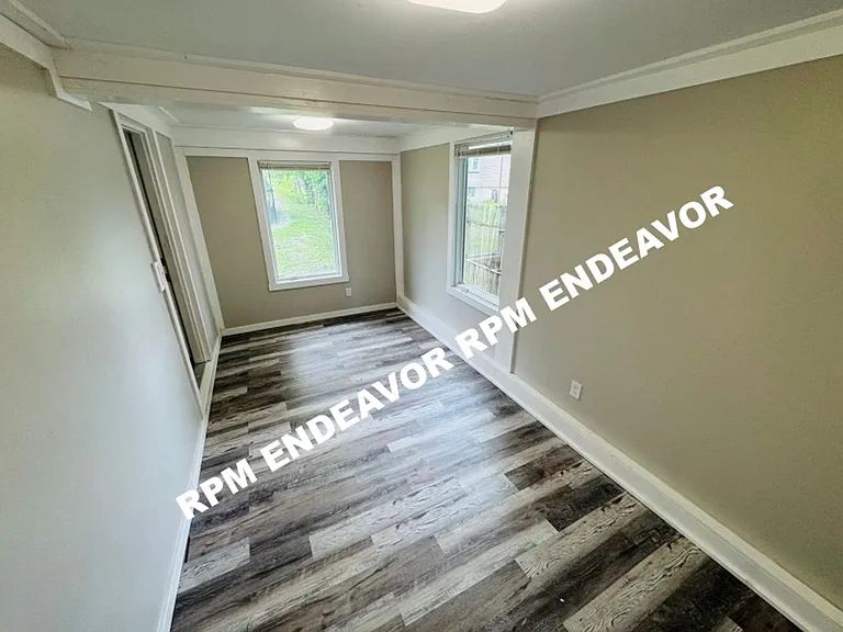 4736 Heidelberg Av — Photo 11