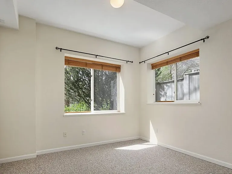 Franklin Dr — Photo 11