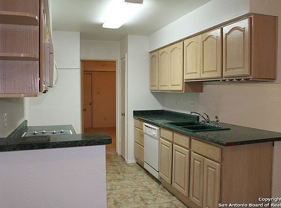 4th image of 7227 Lansbury Dr