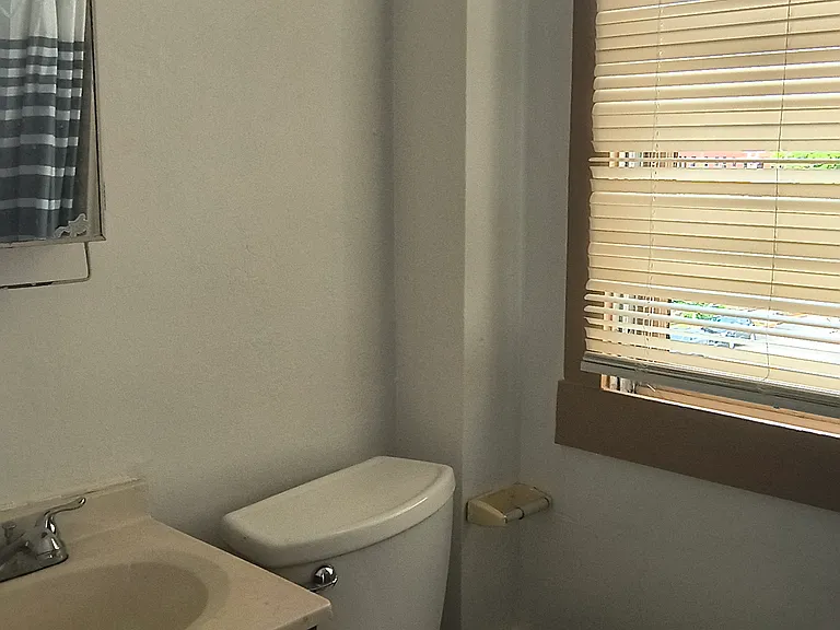 264 S Winebiddle St #10 — Photo 5