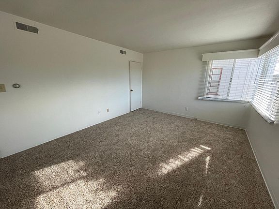 3rd image of 473 E Ave