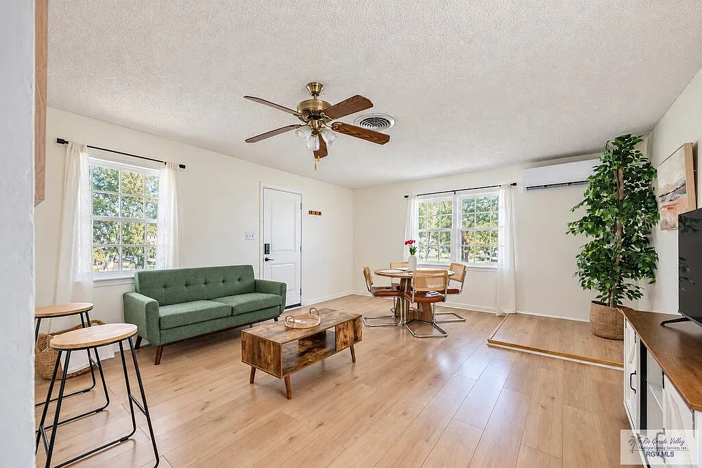 1 bed, 1.0 bath, 860 sqft, $1,200 — Photo 3