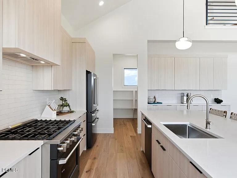 1285 E Lasso Trl — Photo 21