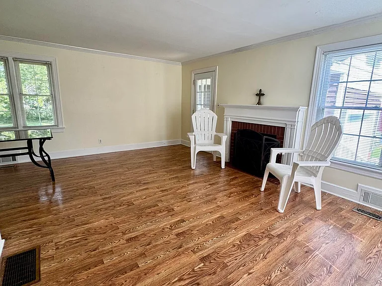 1717 S Elm St — Photo 5