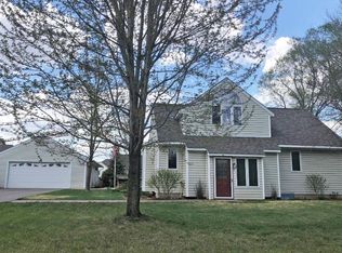 308 Ridgecrest Dr, Cannon Falls, MN 55009