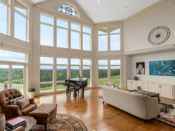 64 Sterling Place, Bow, NH 03304