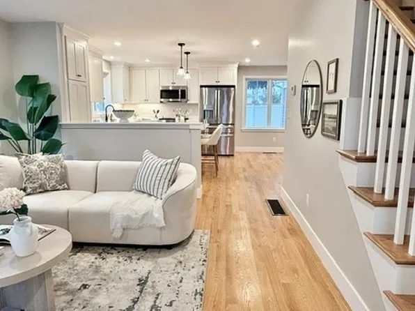 28 Fairview Ave, Ipswich, MA 01938