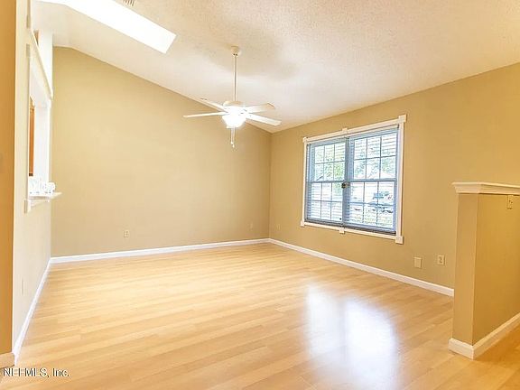 5th image of 8355 Argyle Corners Dr E