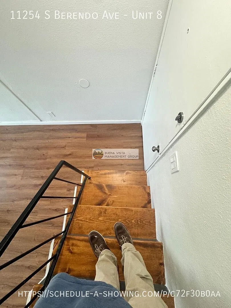 2 Bedroom Apartment 11254 Berendo Ave in Los Angeles, CA — Photo 3