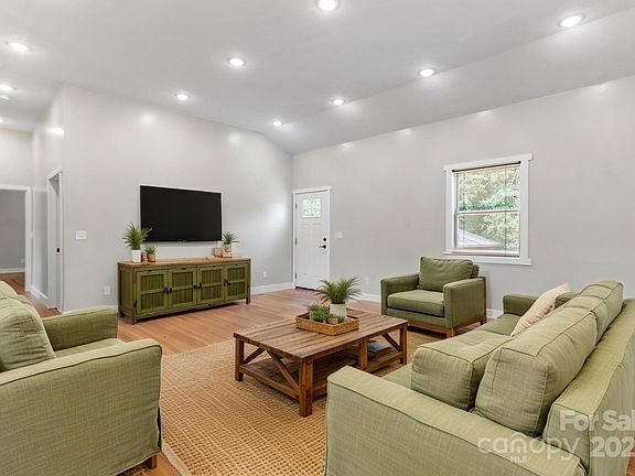 2nd image of 1844 Bellcroft Ln