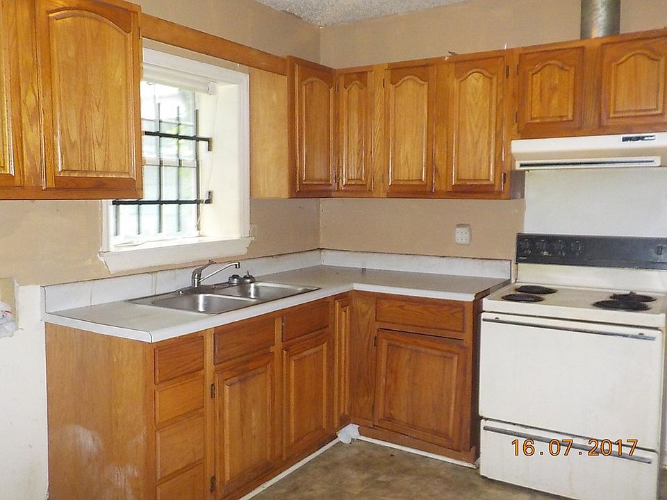 2nd image of 827 Lincoln Ave