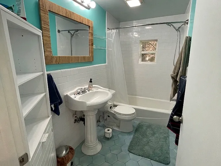 1638 S Norton Ave — Photo 4