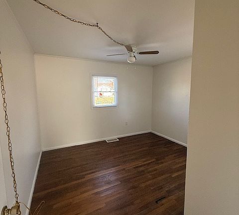 3rd image of 105 Grandview Dr