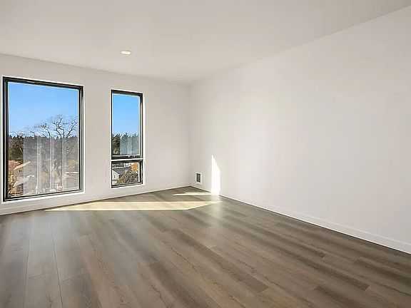 3rd image of 9736 Greenwood Ave N #0B-1Ba-514Sqft