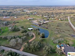 70 Edgewood Dr, Victoria, TX 77905