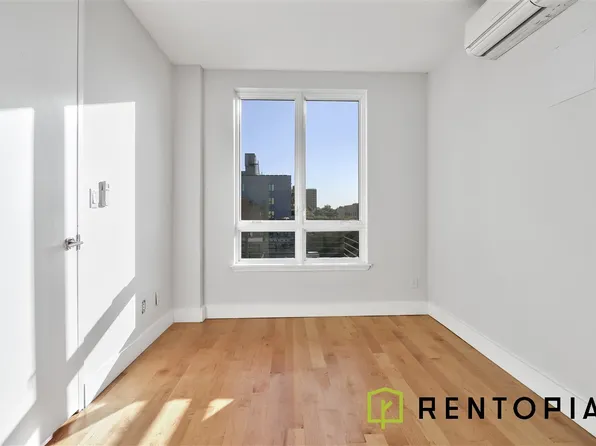 836 Dekalb Avenue image 2 of 7